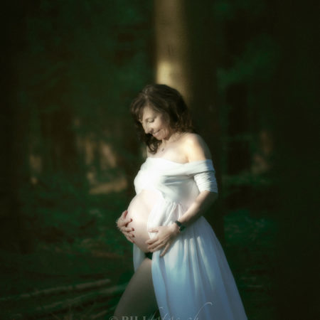 romantisches babybauchfoto im wald mit fotografin biljana bili wechsler